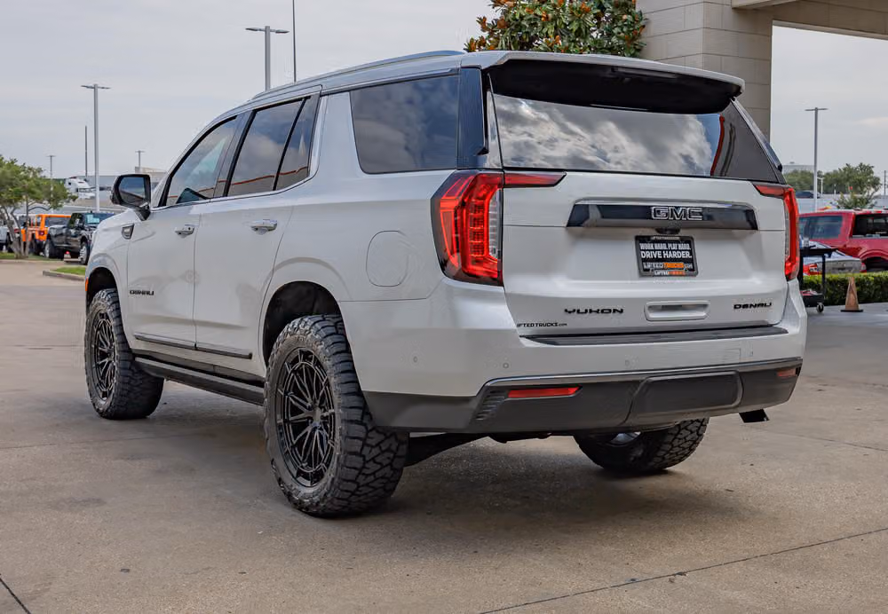 2023 GMC Yukon Denali Ultimate Image 8