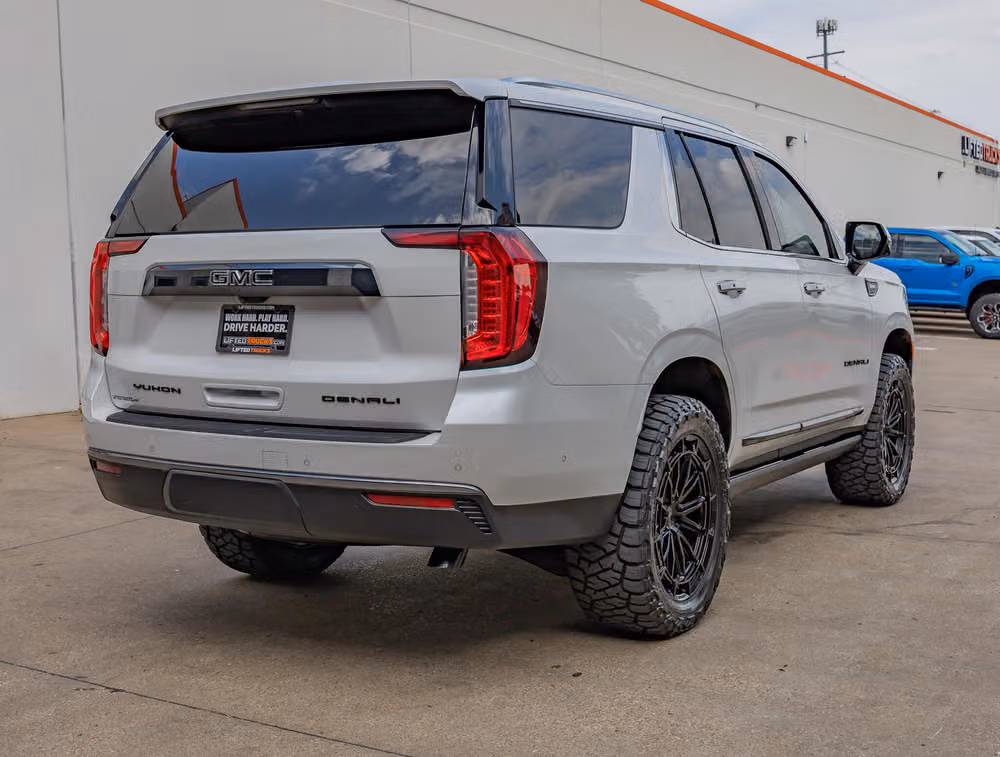 2023 GMC Yukon Denali Ultimate Image 11