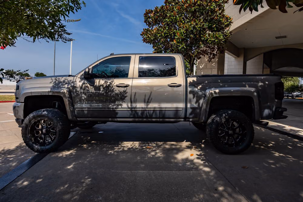 2017 Chevrolet Silverado 1500 LT Z71 Crew Cab Image 5