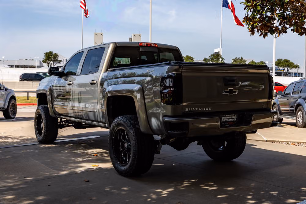 2017 Chevrolet Silverado 1500 LT Z71 Crew Cab Image 6