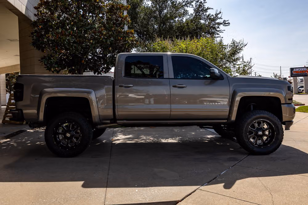 2017 Chevrolet Silverado 1500 LT Z71 Crew Cab Image 10