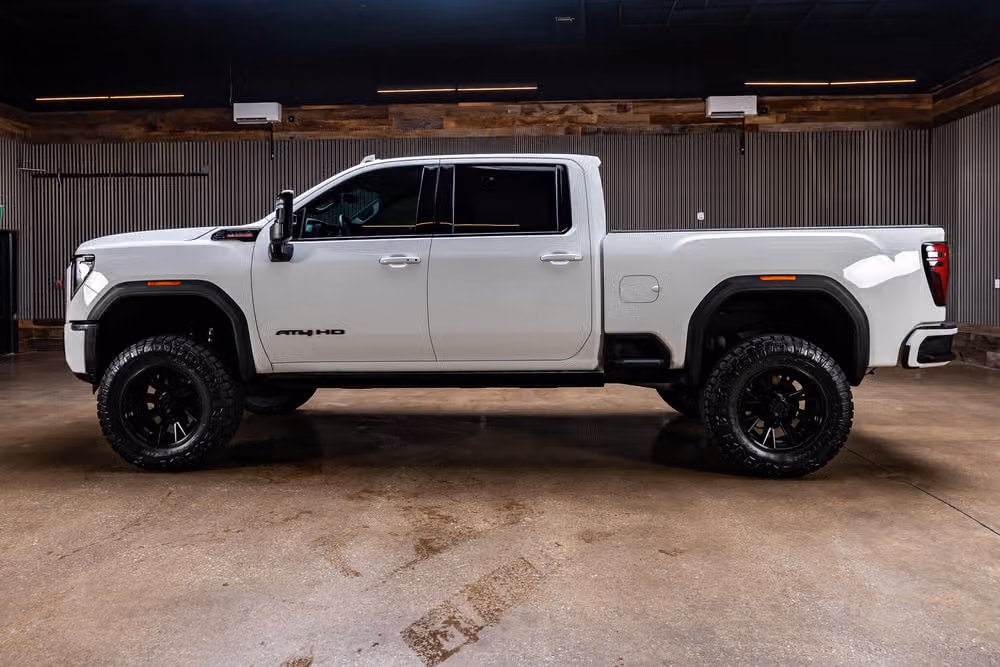 2025 GMC Sierra 2500HD AT4 Crew Cab Image 6