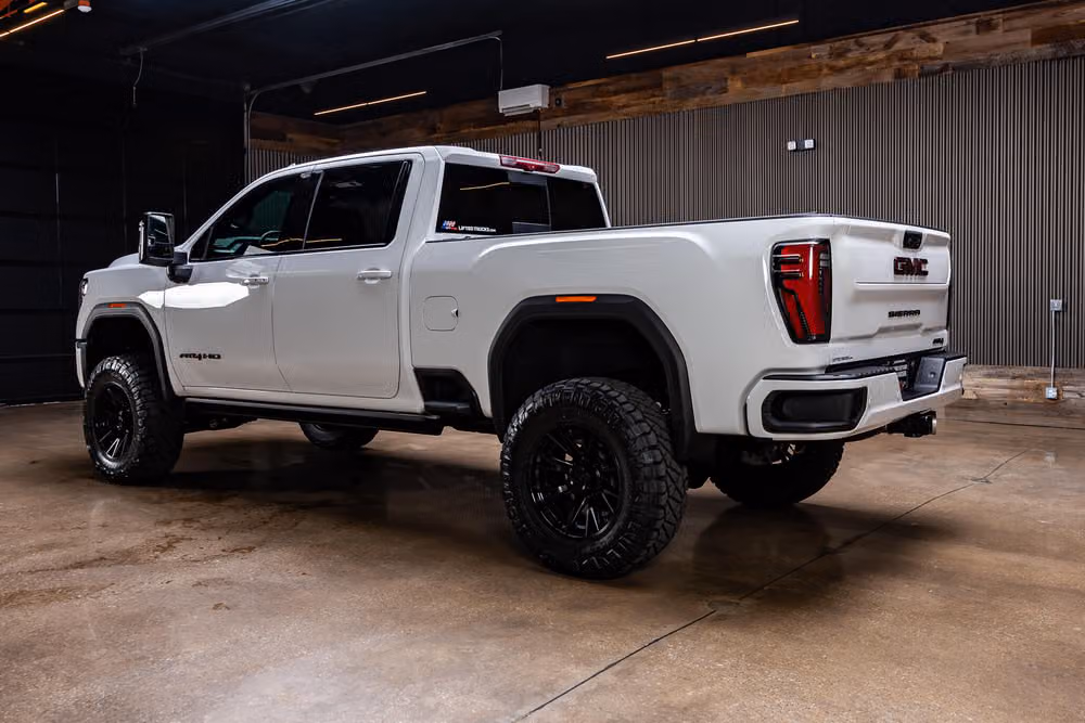 2025 GMC Sierra 2500HD AT4 Crew Cab Image 7