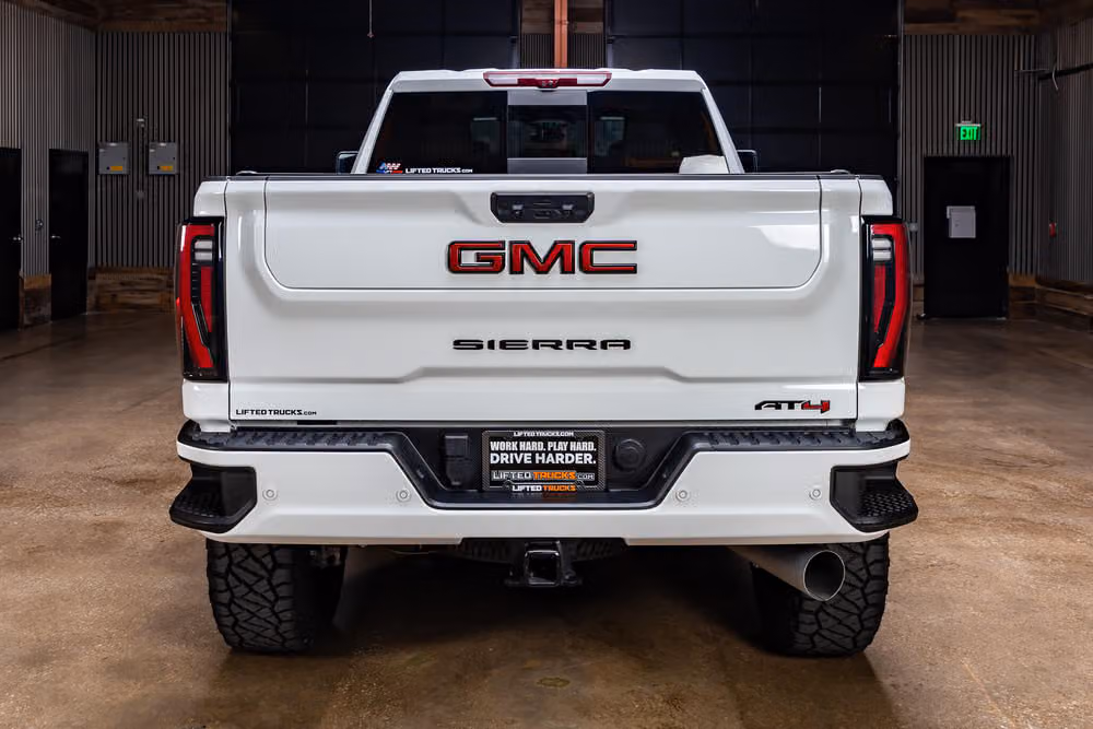 2025 GMC Sierra 2500HD AT4 Crew Cab Image 8
