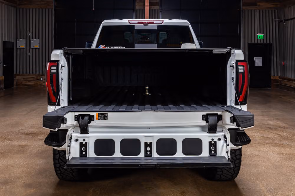 2025 GMC Sierra 2500HD AT4 Crew Cab Image 9