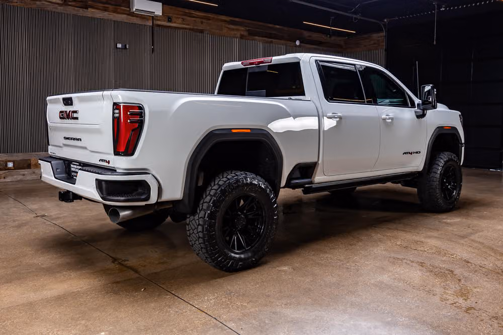 2025 GMC Sierra 2500HD AT4 Crew Cab Image 10