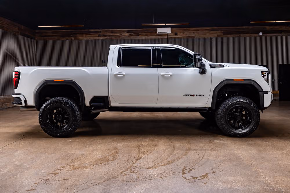 2025 GMC Sierra 2500HD AT4 Crew Cab Image 11