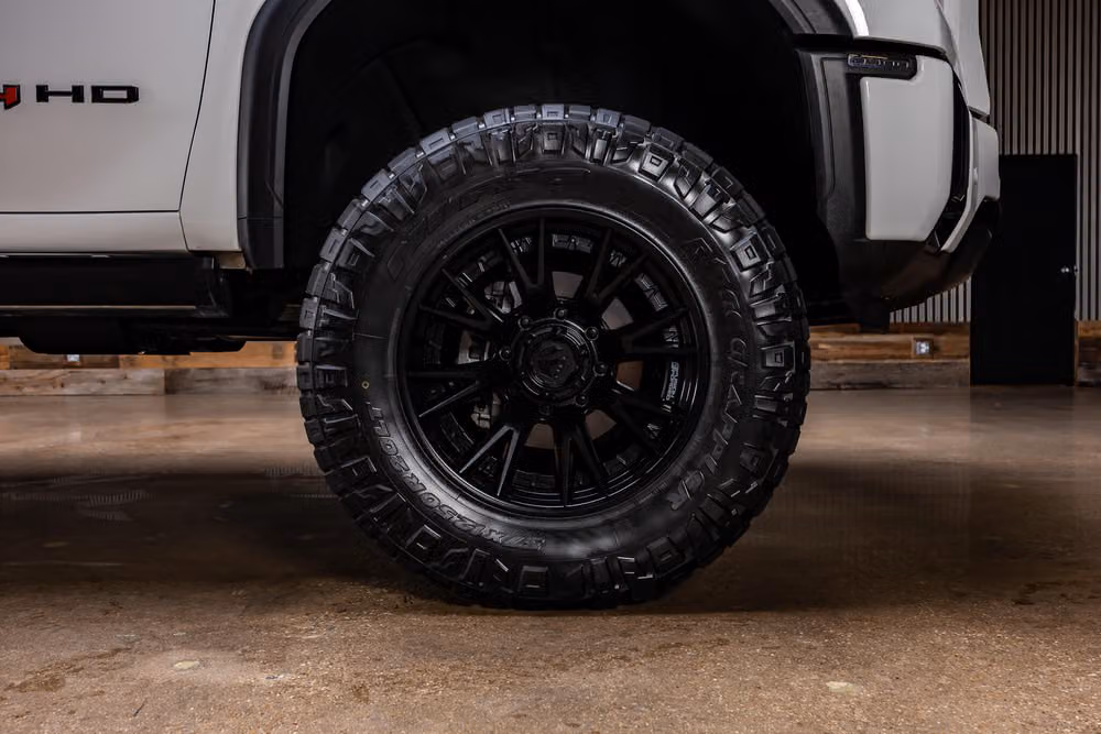 2025 GMC Sierra 2500HD AT4 Crew Cab Image 12