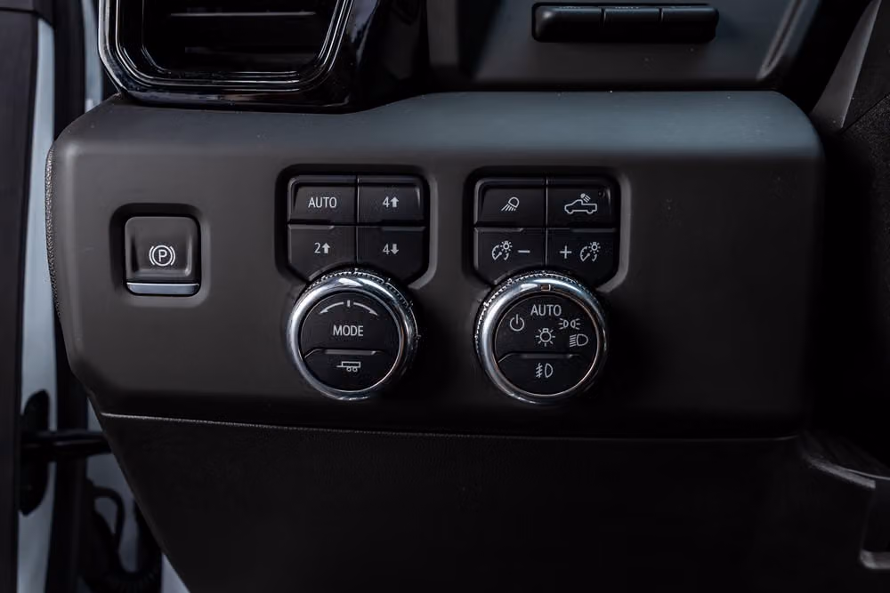 2025 GMC Sierra 2500HD AT4 Crew Cab Image 19
