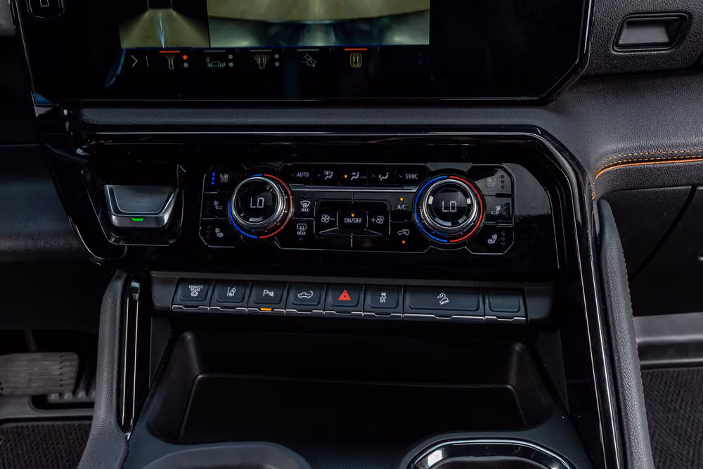 2025 GMC Sierra 2500HD AT4 Crew Cab Image 27