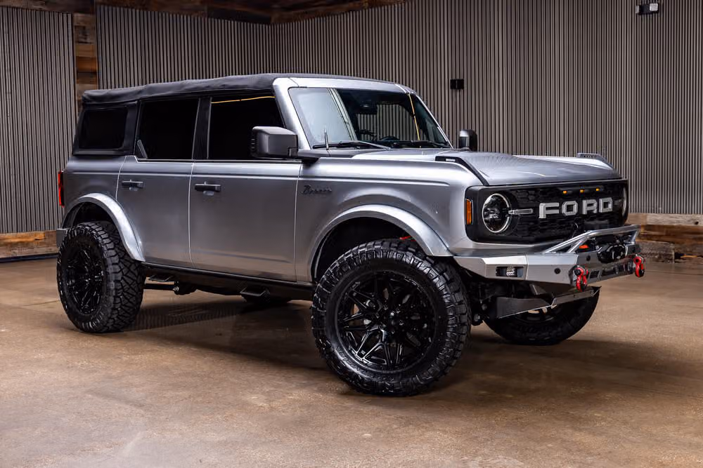 2022 Ford Bronco Base Image 1