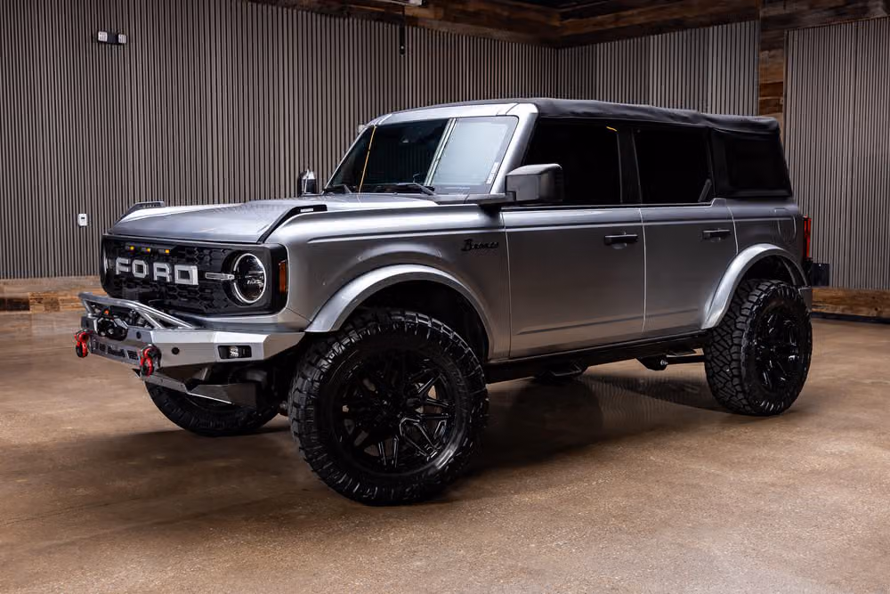 2022 Ford Bronco Base Image 6