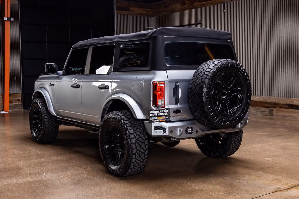 2022 Ford Bronco Base Image 8