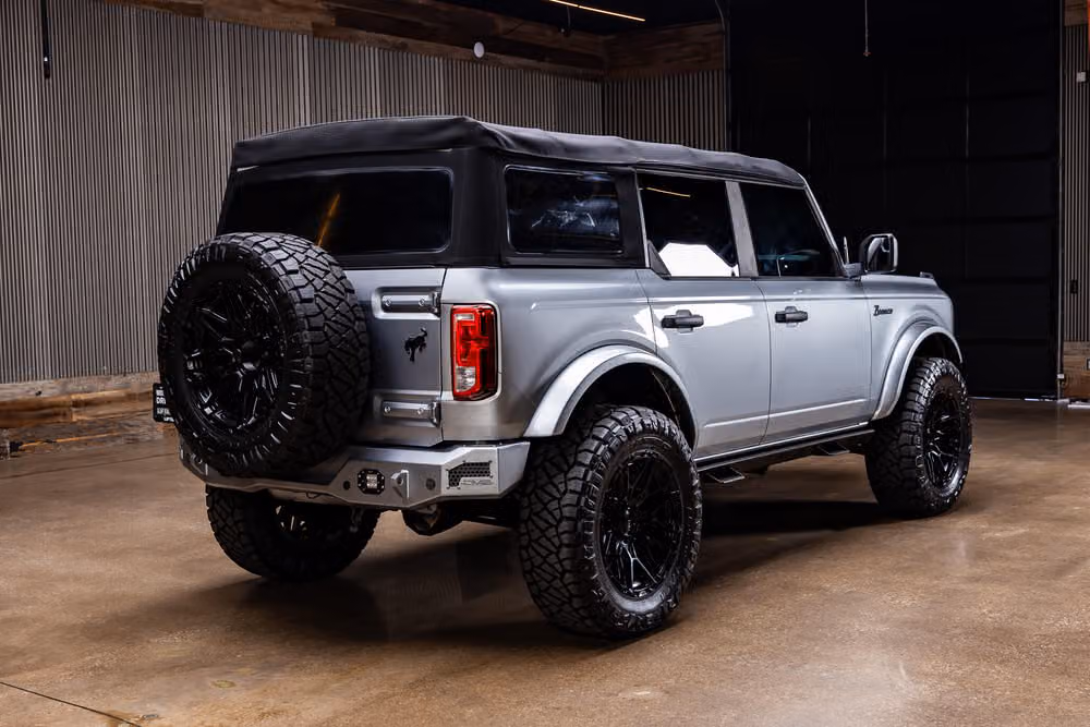 2022 Ford Bronco Base Image 11