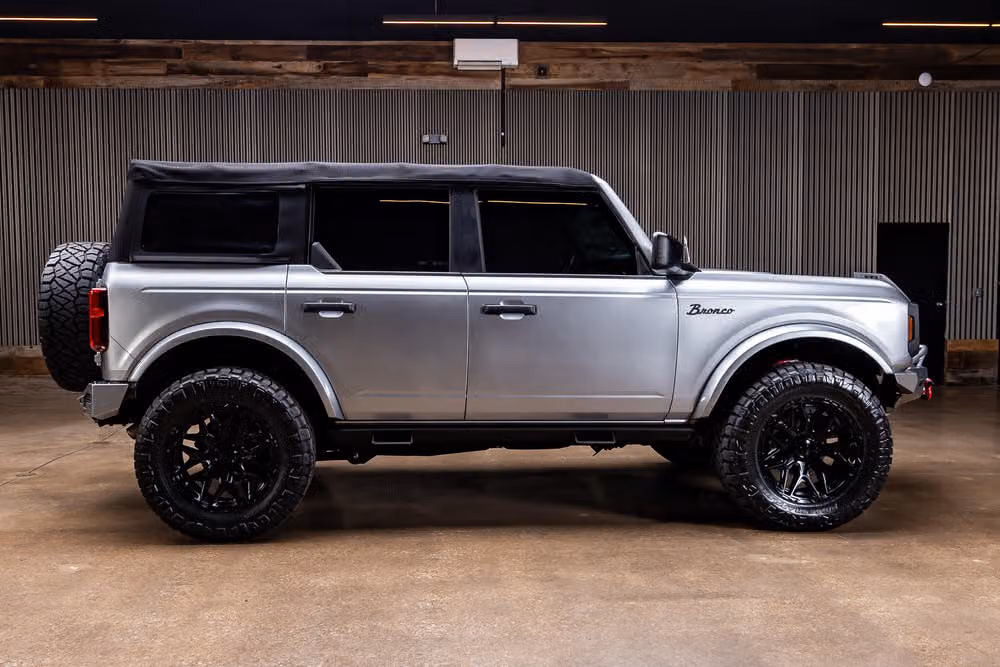 2022 Ford Bronco Base Image 12