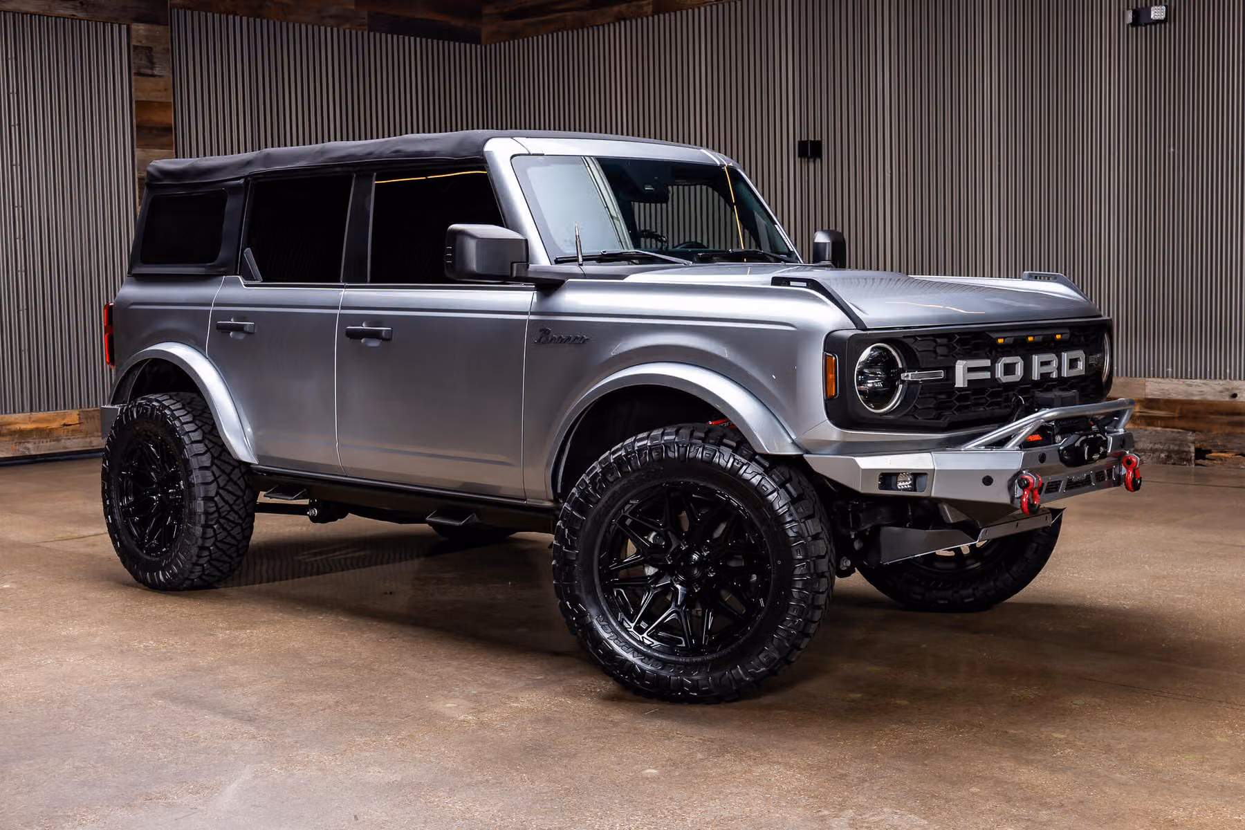 2022 Ford Bronco Base Image 1