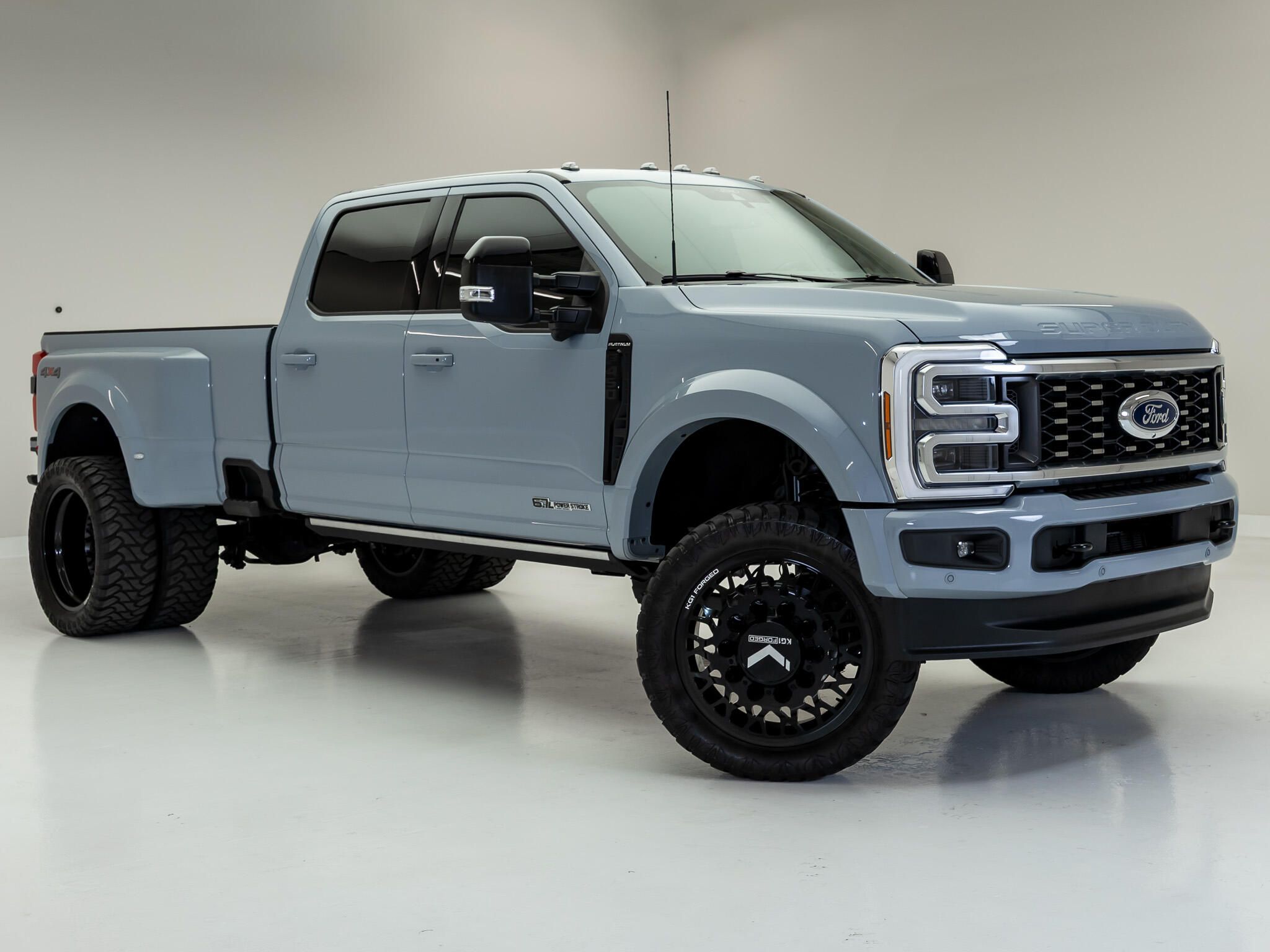 2025 Ford F-450 Super Duty Platinum