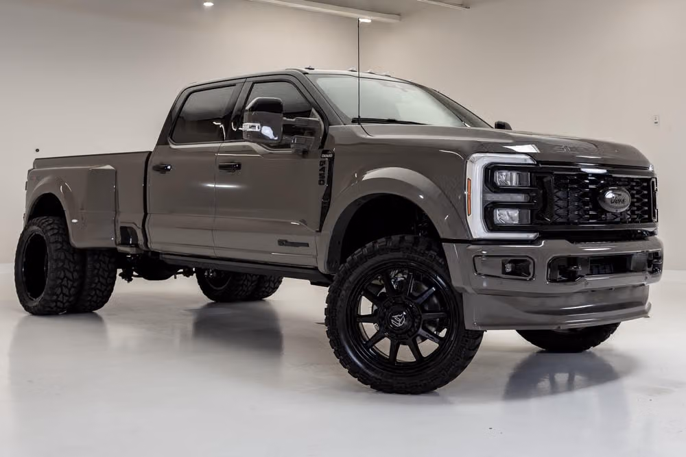 2026 Ford F-450 Super Duty King Ranch Crew Cab Image 1