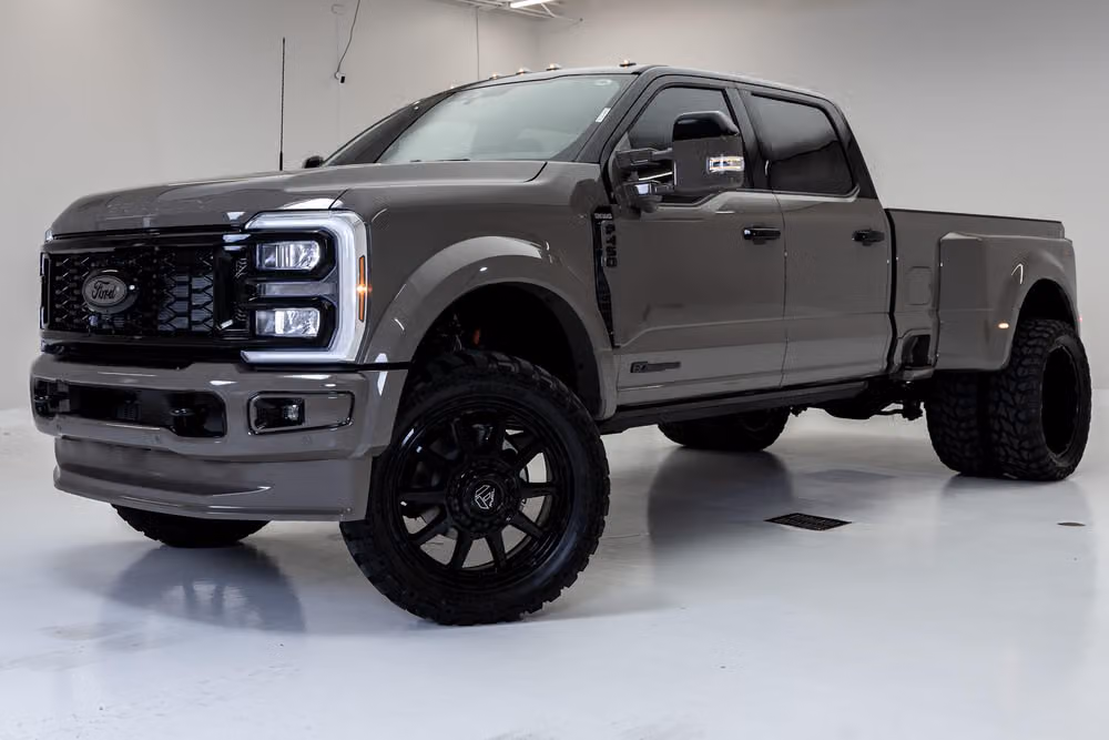 2026 Ford F-450 Super Duty King Ranch Crew Cab Image 5