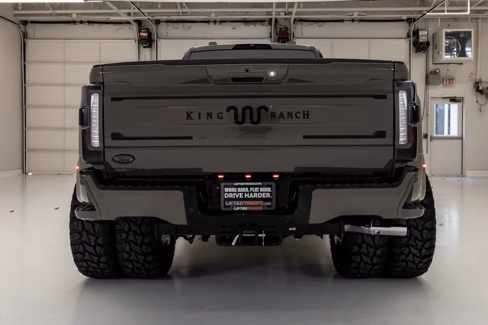 2026 Ford F-450 Super Duty King Ranch Crew Cab Image 8