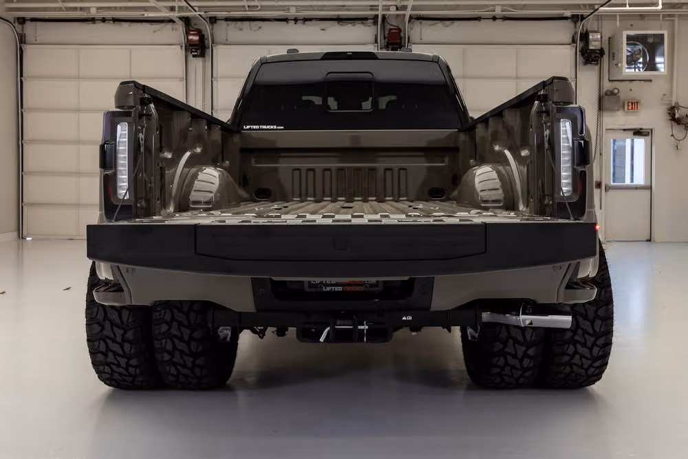 2026 Ford F-450 Super Duty King Ranch Crew Cab Image 9