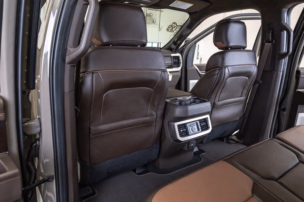 2026 Ford F-450 Super Duty King Ranch Crew Cab Image 32