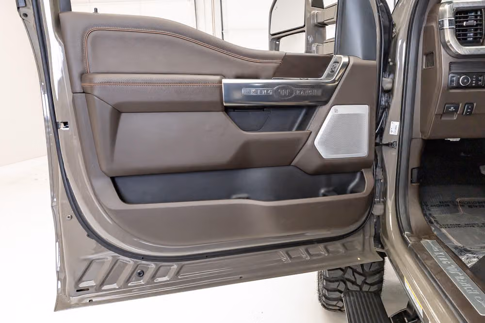 2026 Ford F-450 Super Duty King Ranch Crew Cab Image 34
