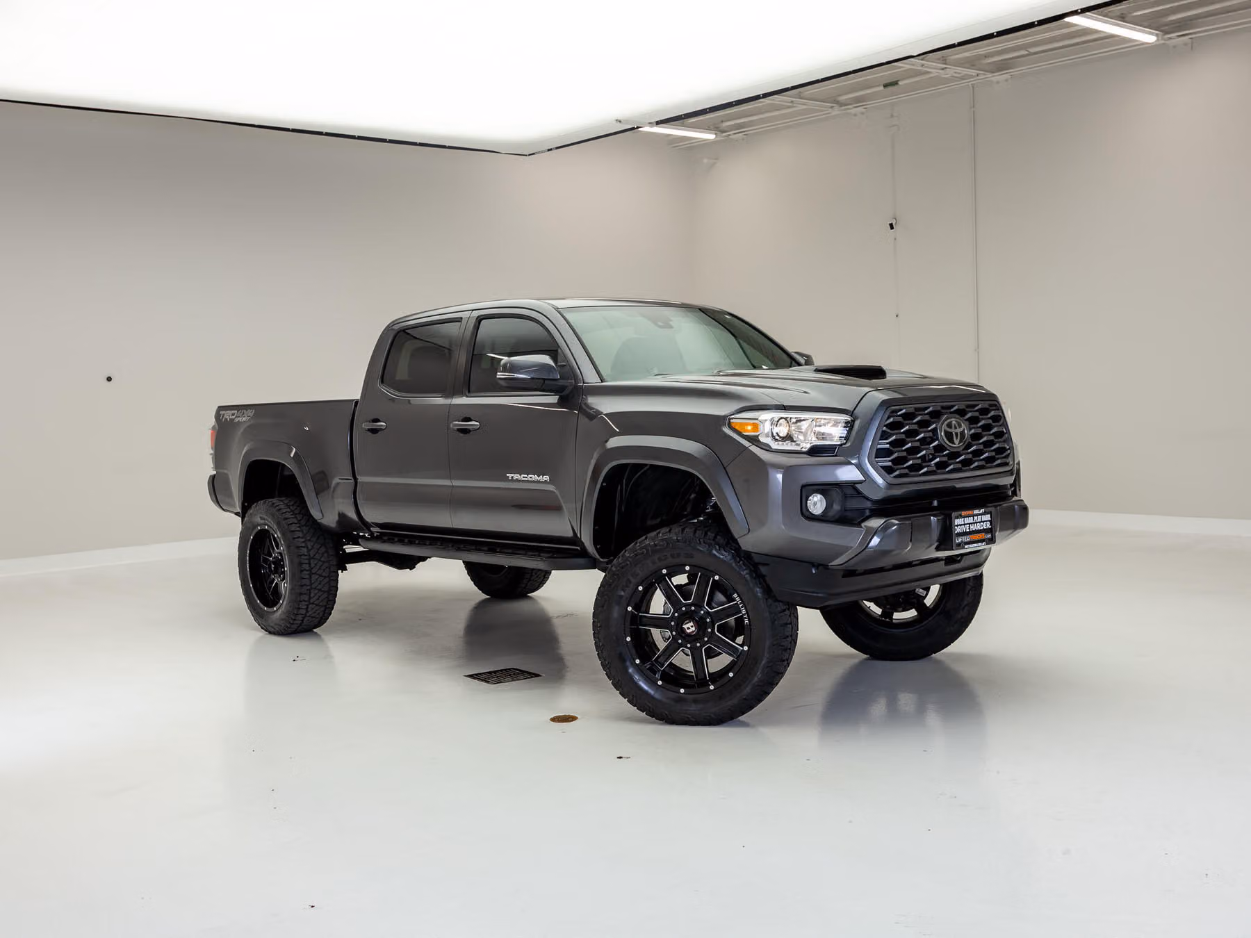 2021 Toyota Tacoma TRD Off-Road Double Cab Image 1