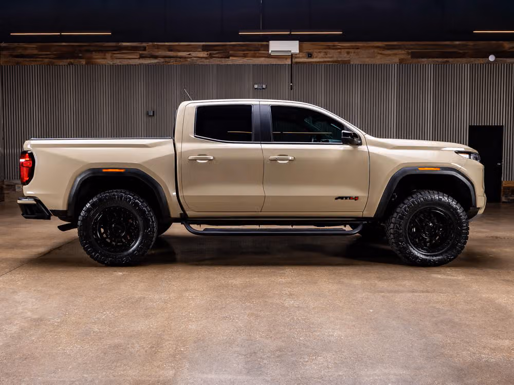 2023 GMC Canyon AT4 Crew Cab Image 12