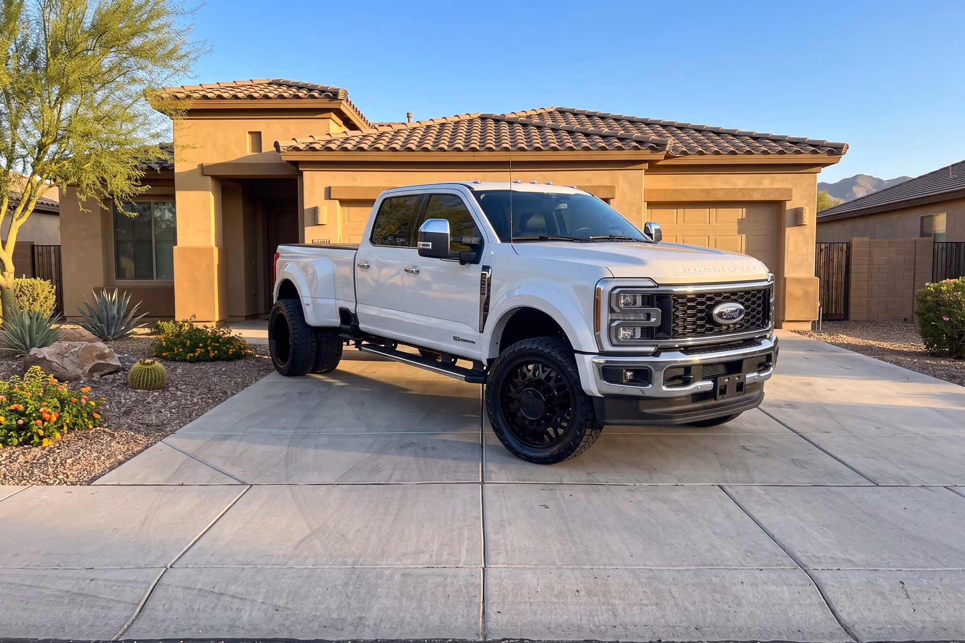 2026 Ford F-450 Super Duty Lariat Crew Cab Image 32
