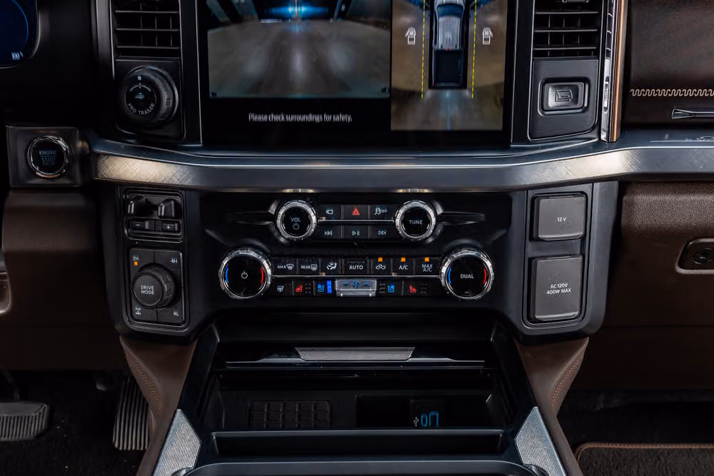 2025 Ford F-250 Super Duty King Ranch Crew Cab Image 28