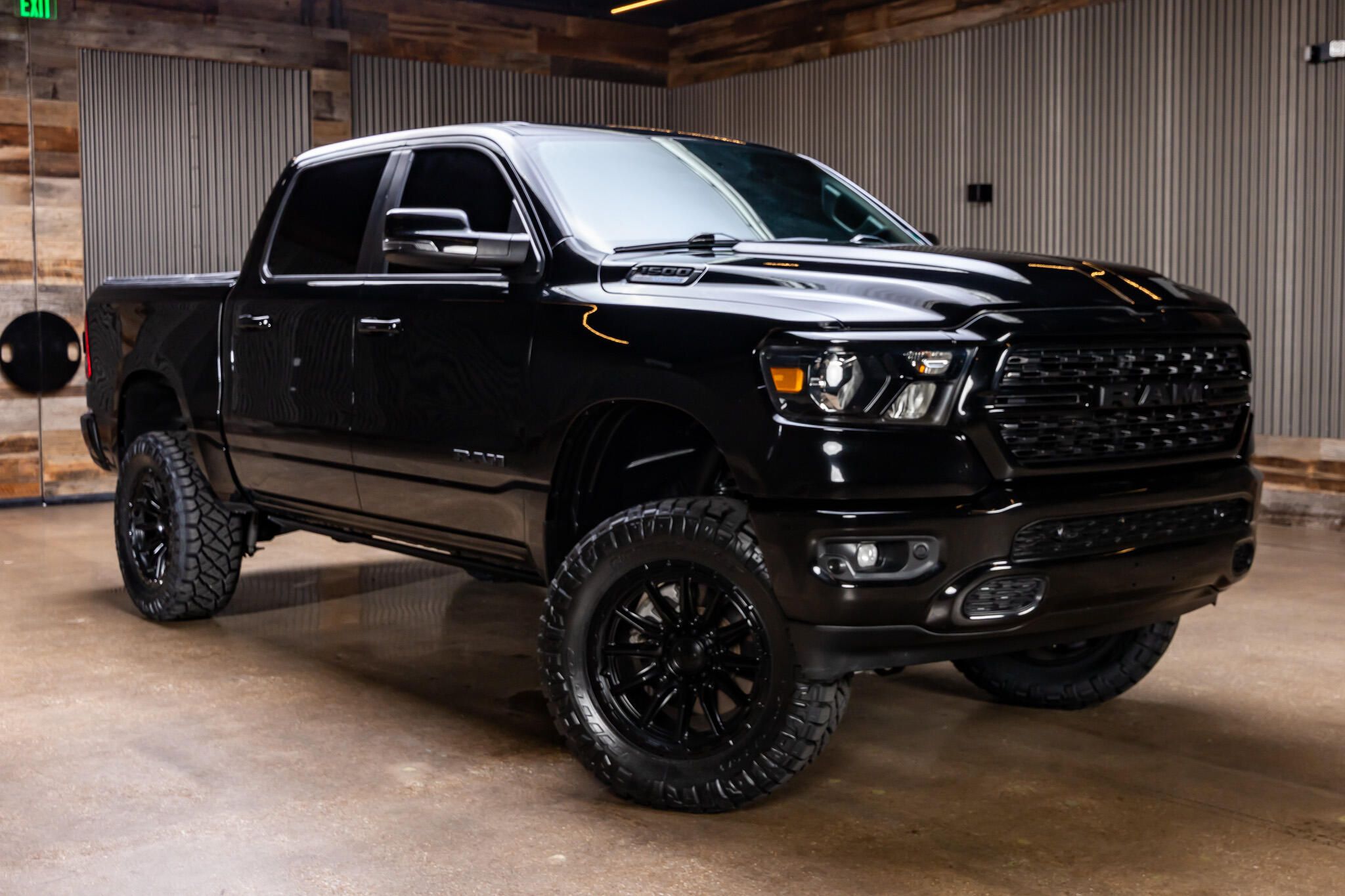 Diamond Black Crystal Pearl Coat 2023 RAM 1500 Pickup Truck Four-Wheel Drive Automatic