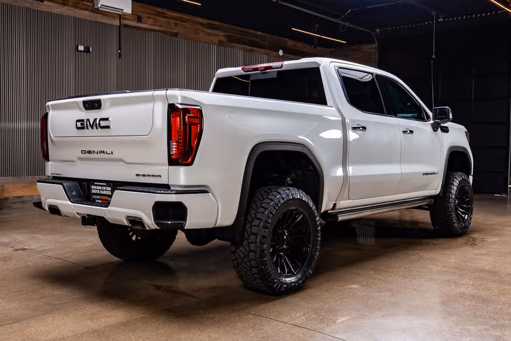 2024 GMC Sierra 1500 Denali Ultimate Crew Cab Image 10