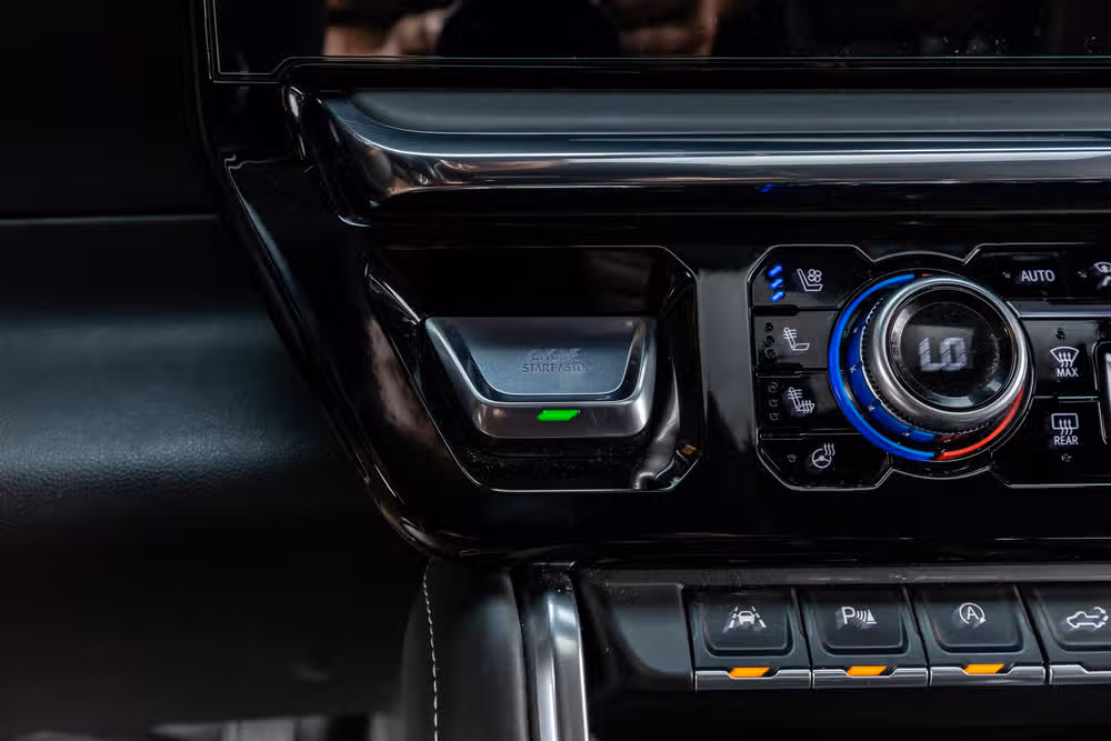 2024 GMC Sierra 1500 Denali Ultimate Crew Cab Image 23