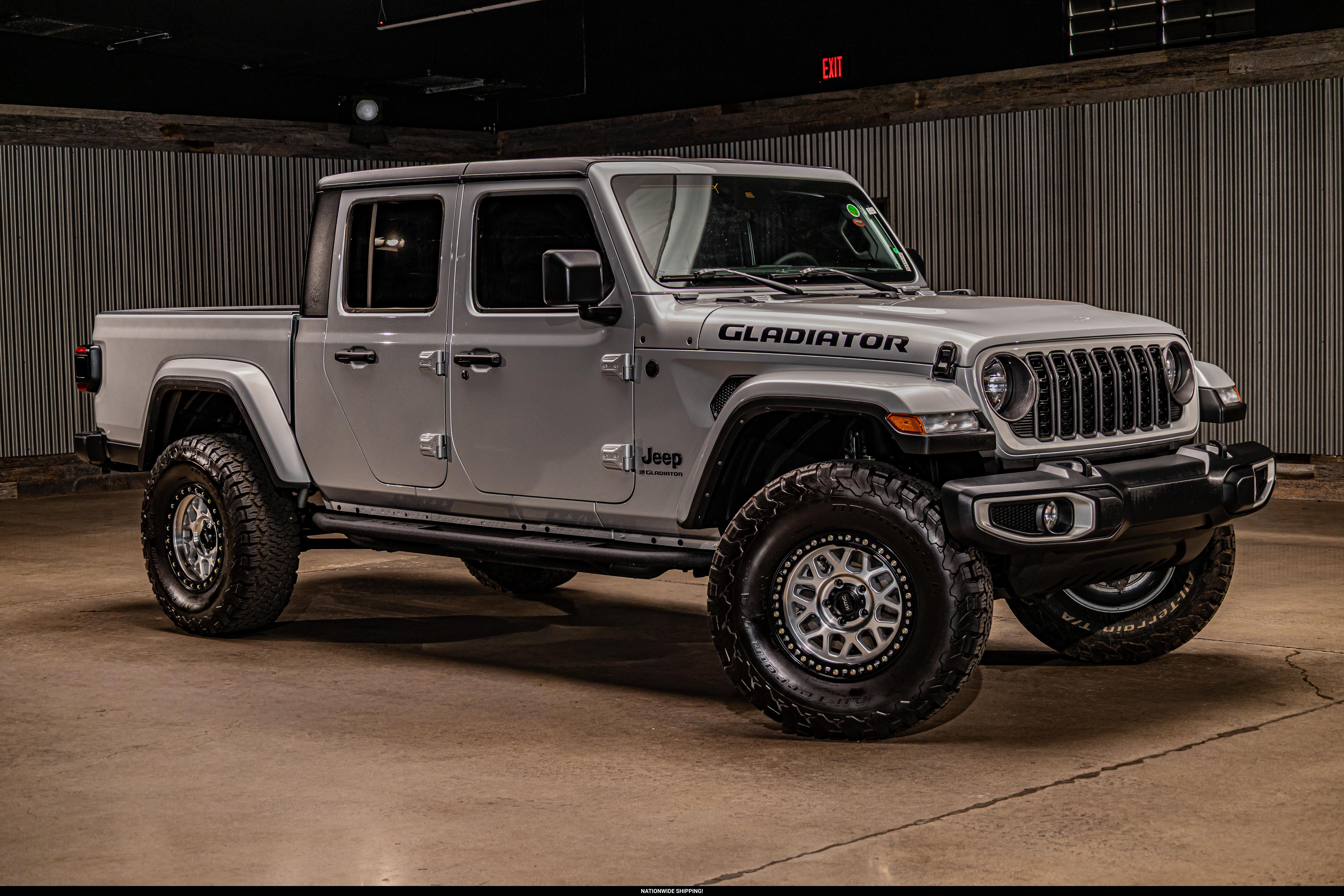 Silver Zynith Clear Coat 2024 Jeep Gladiator Pickup Truck Four-Wheel Drive Automatic