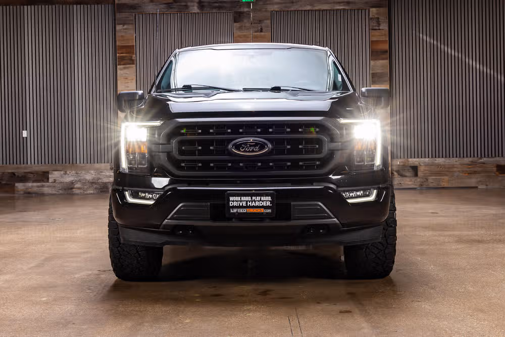 2022 Ford F-150 XLT SuperCrew Image 3
