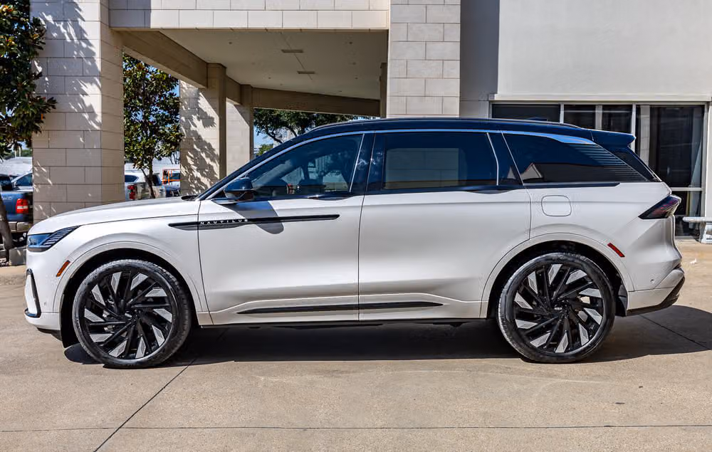 2024 Lincoln Nautilus Hybrid Black Label Image 5