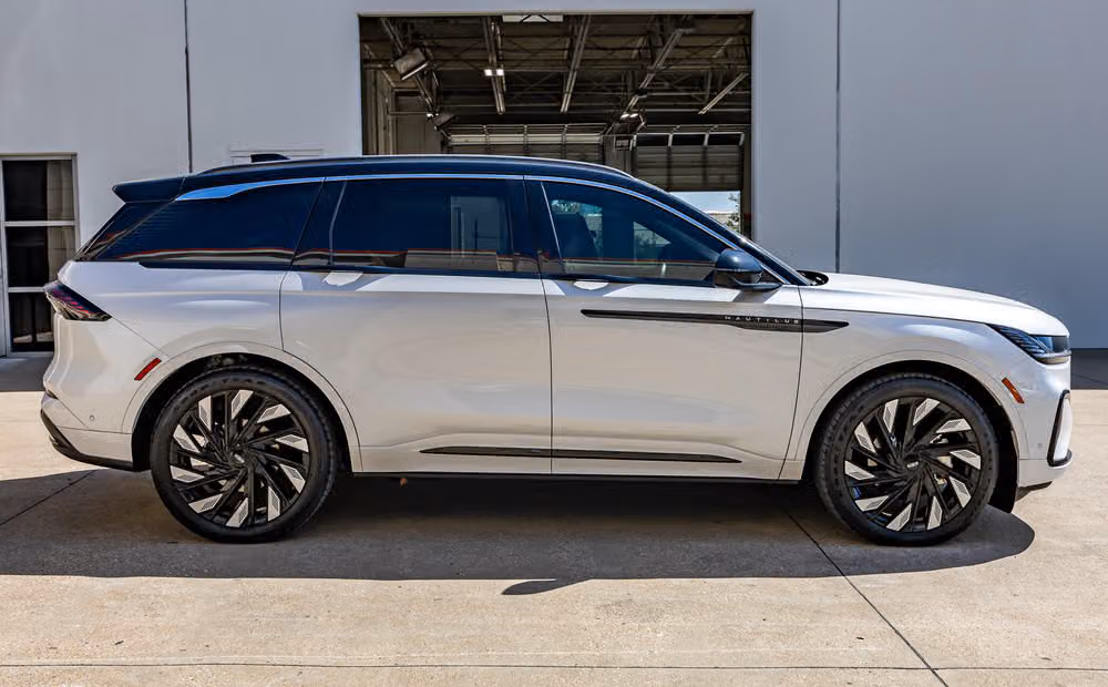 2024 Lincoln Nautilus Hybrid Black Label Image 10