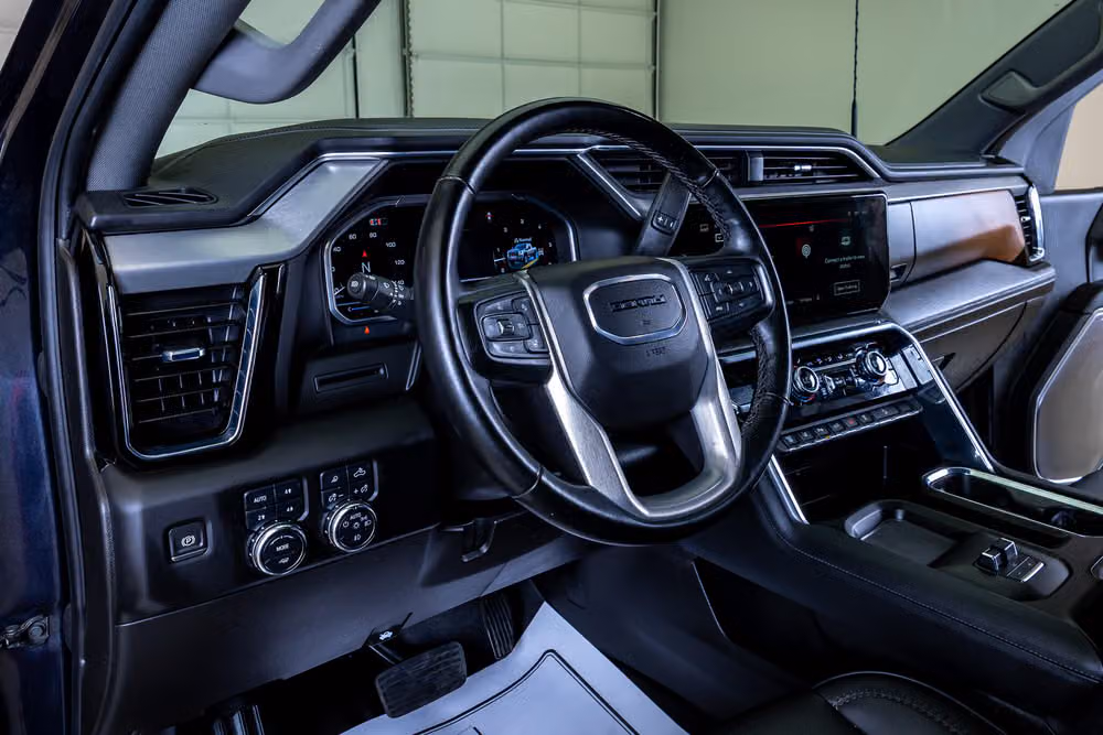 2024 GMC Sierra 2500HD Denali Crew Cab Image 17