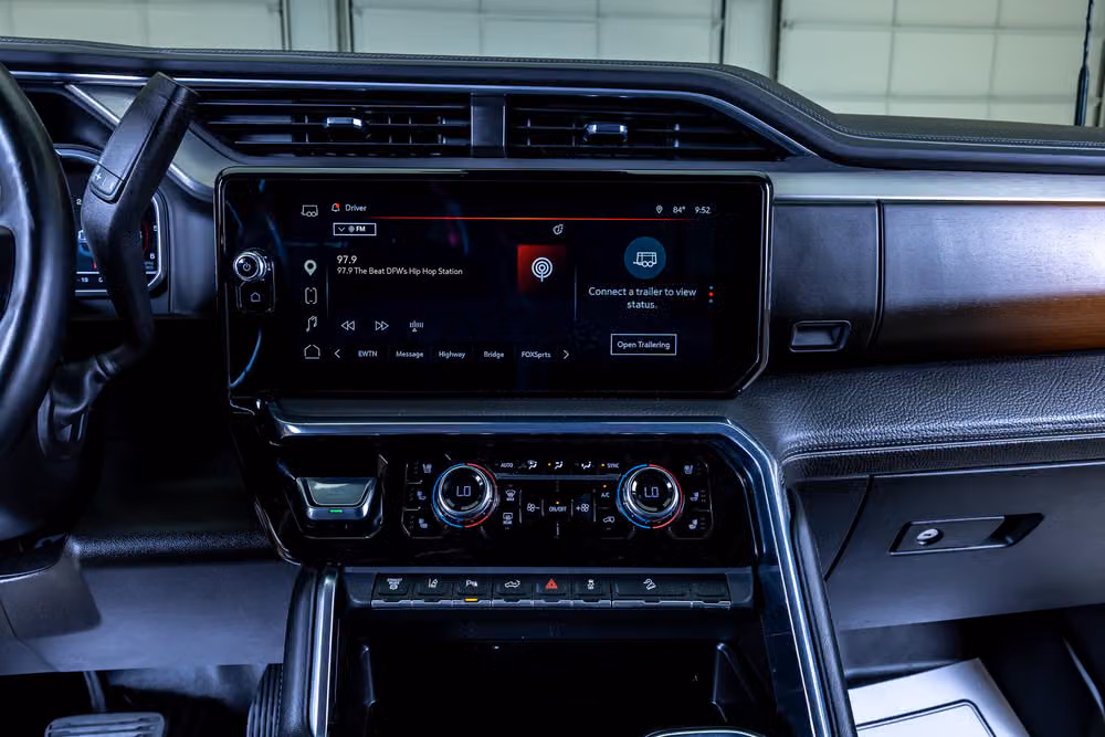 2024 GMC Sierra 2500HD Denali Crew Cab Image 24