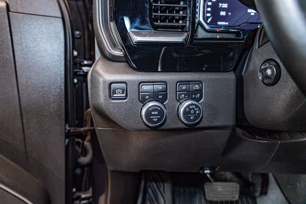 2025 GMC Sierra 1500 SLT Crew Cab Image 21