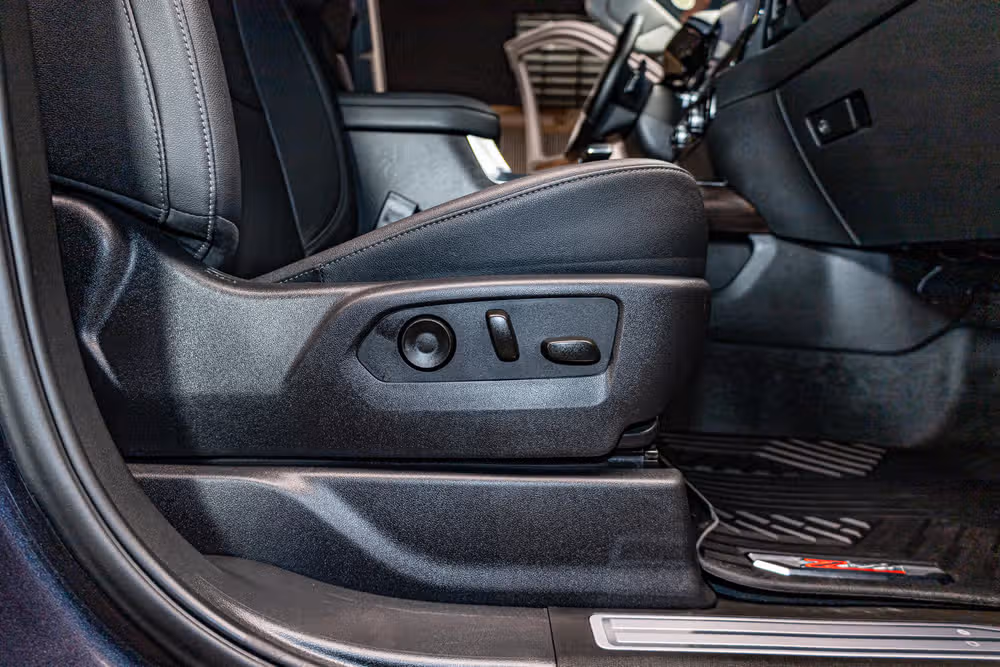 2025 GMC Sierra 1500 SLT Crew Cab Image 30