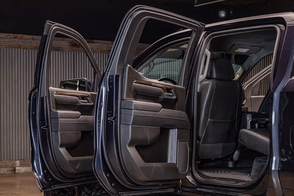 2025 GMC Sierra 1500 SLT Crew Cab Image 32