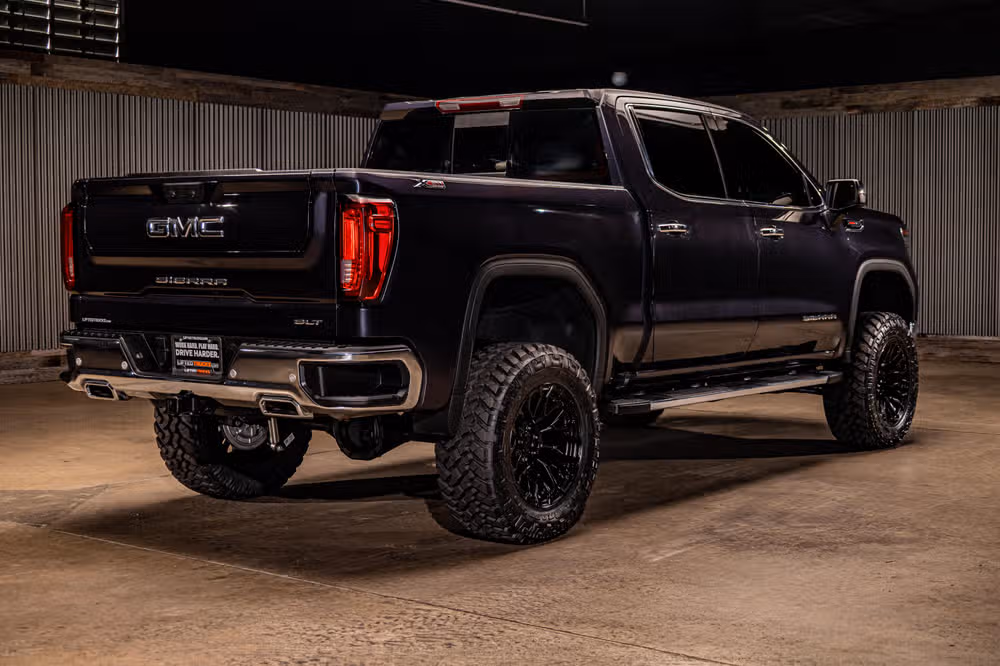 2025 GMC Sierra 1500 SLT Crew Cab Image 10