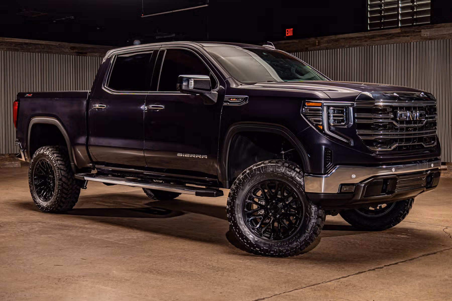 2025 GMC Sierra 1500 SLT Crew Cab Image 1