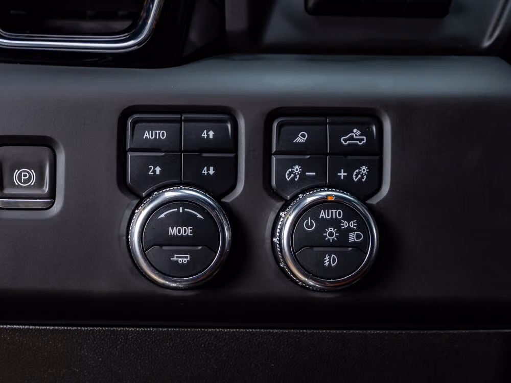 2024 GMC Sierra 3500HD Denali Ultimate Crew Cab Image 19