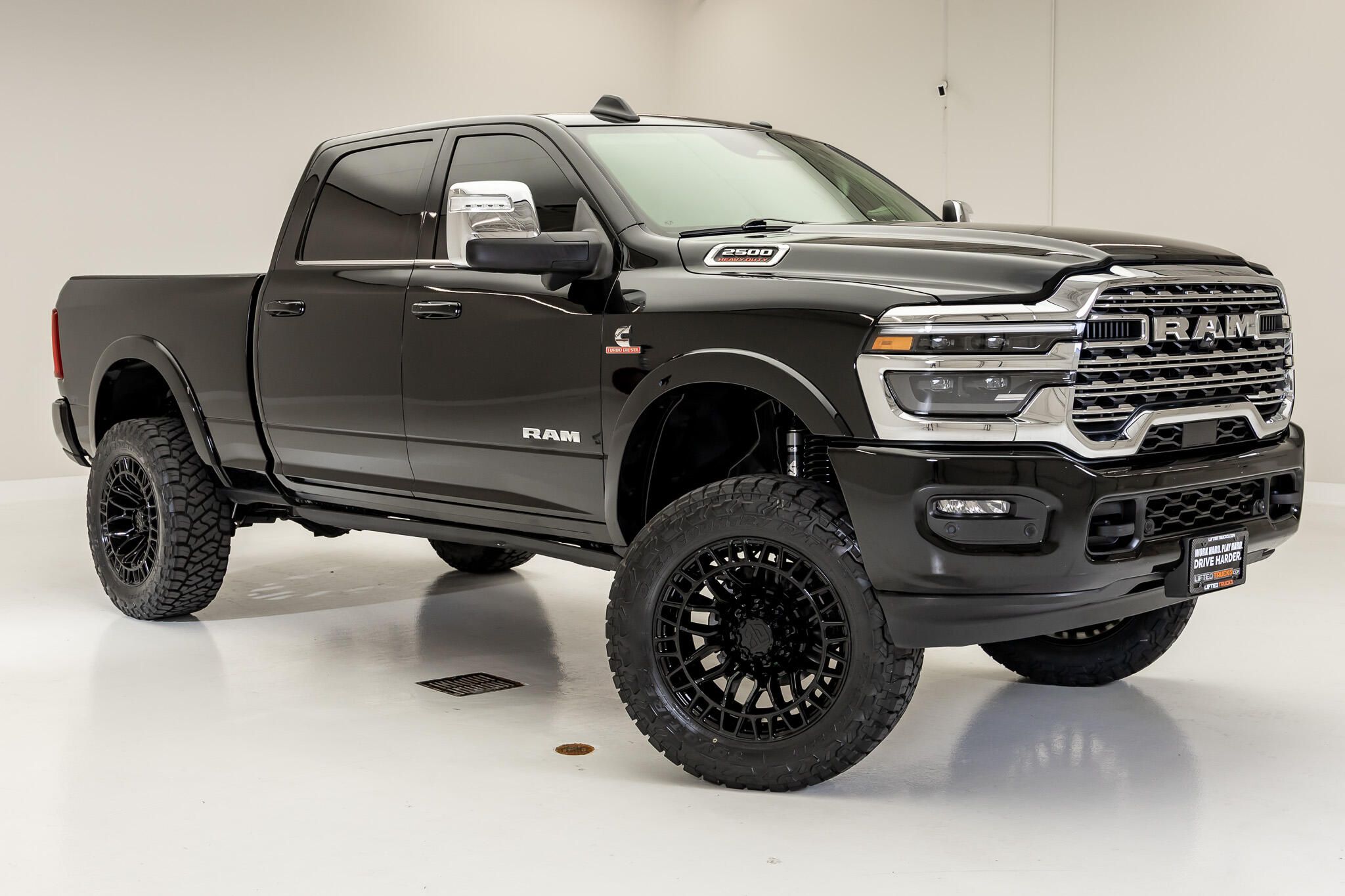 Diamond Black Crystal Pearl Coat 2026 RAM 2500 Pickup Truck Four-Wheel Drive Automatic