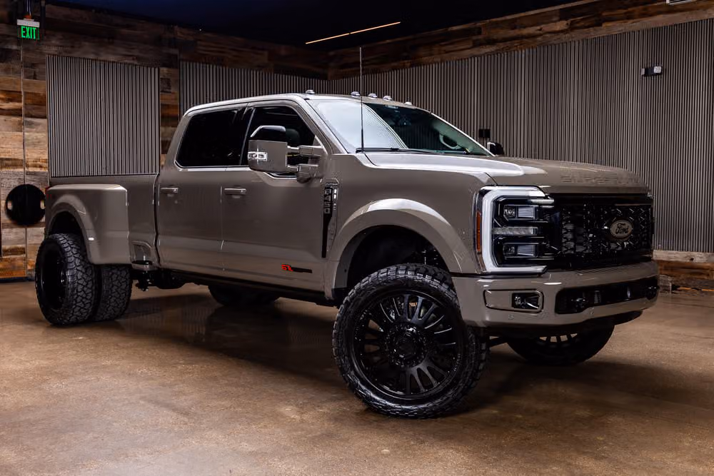 2026 Ford F-450 Super Duty Platinum Plus Crew Cab Image 1