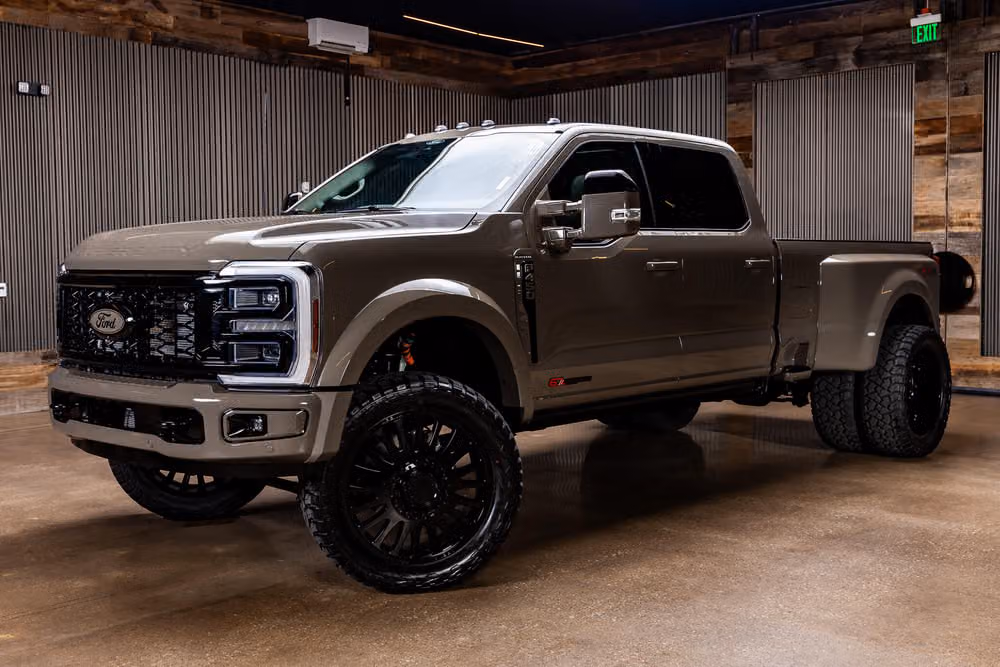 2026 Ford F-450 Super Duty Platinum Plus Crew Cab Image 5