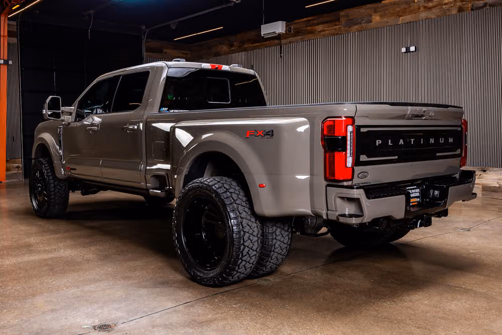 2026 Ford F-450 Super Duty Platinum Plus Crew Cab Image 7
